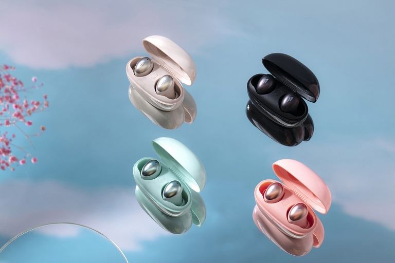 כיצד מוחל סיכת הטעינה על אוזניות ה-TWS או האוזניות?