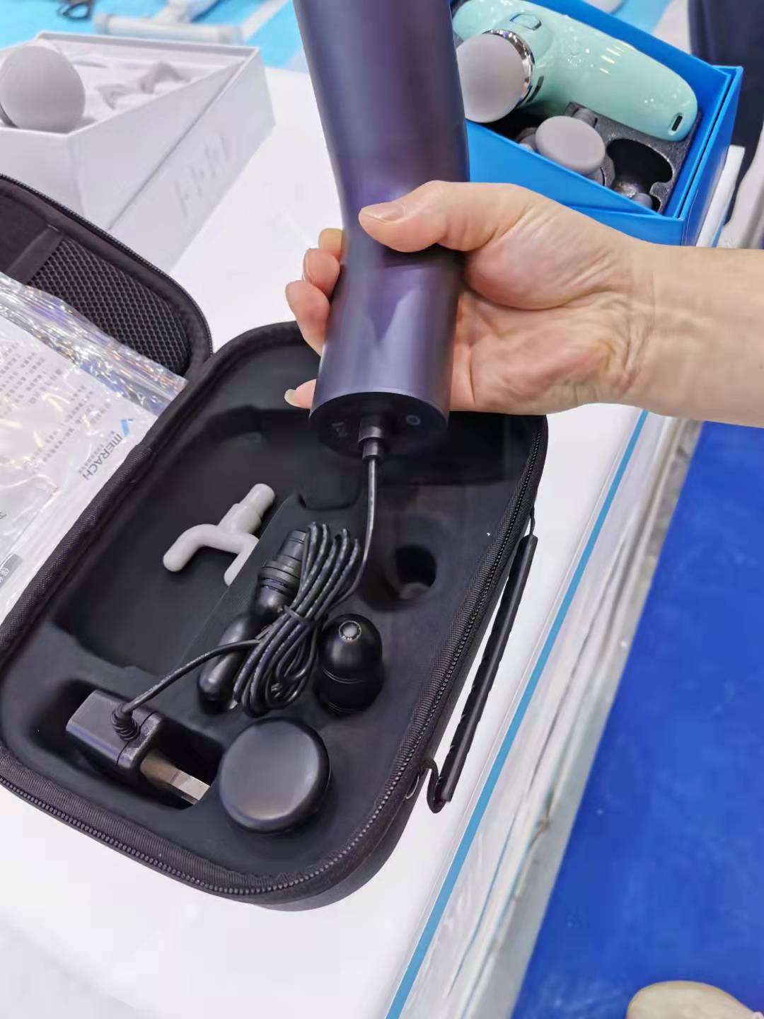 איך סיכת ה-charge pogo מיועדת למכשיר האיפור?