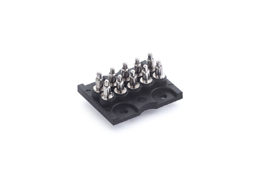 מחבר כותרת מסוף עם סיכות