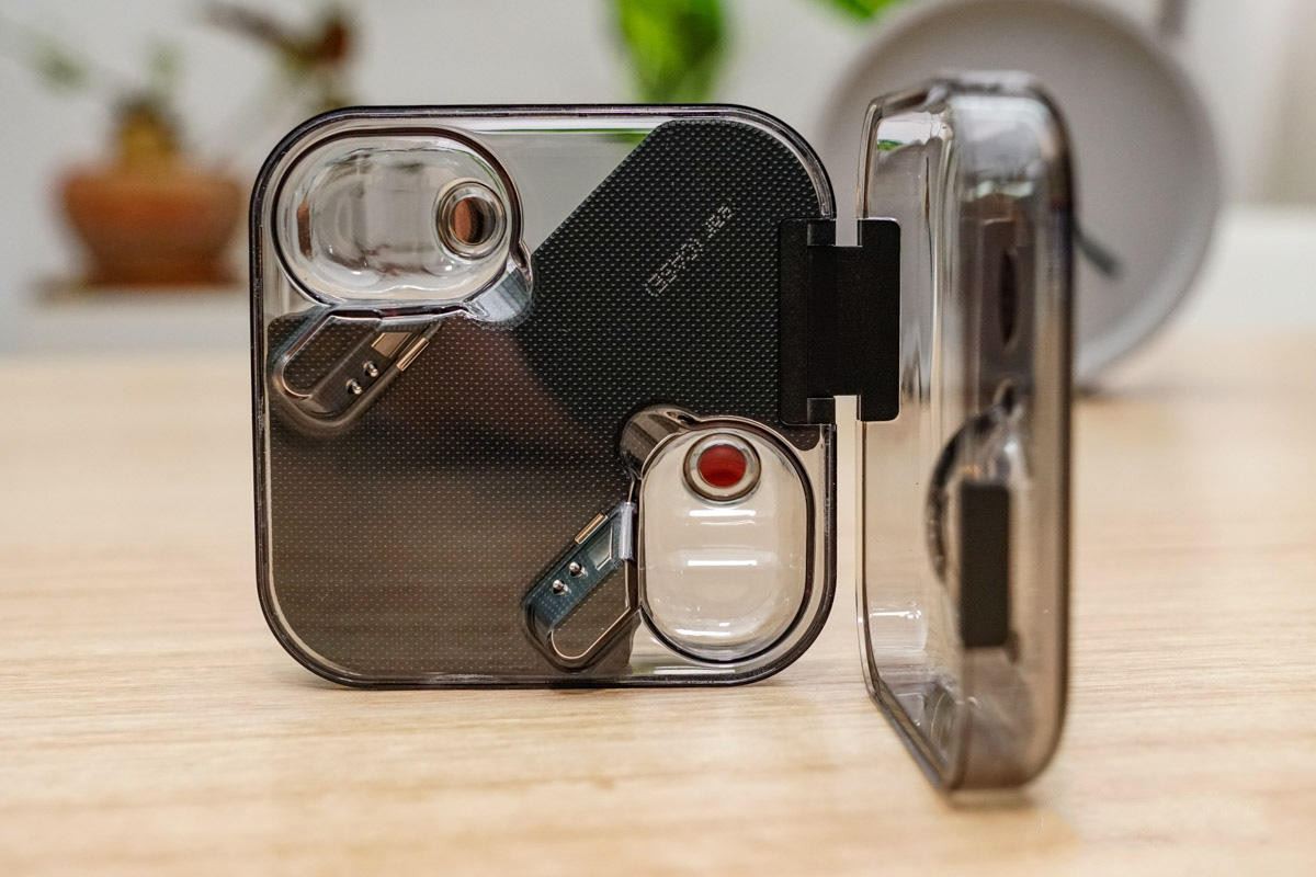 Nothing Ear (1) מבוא לאוזניות